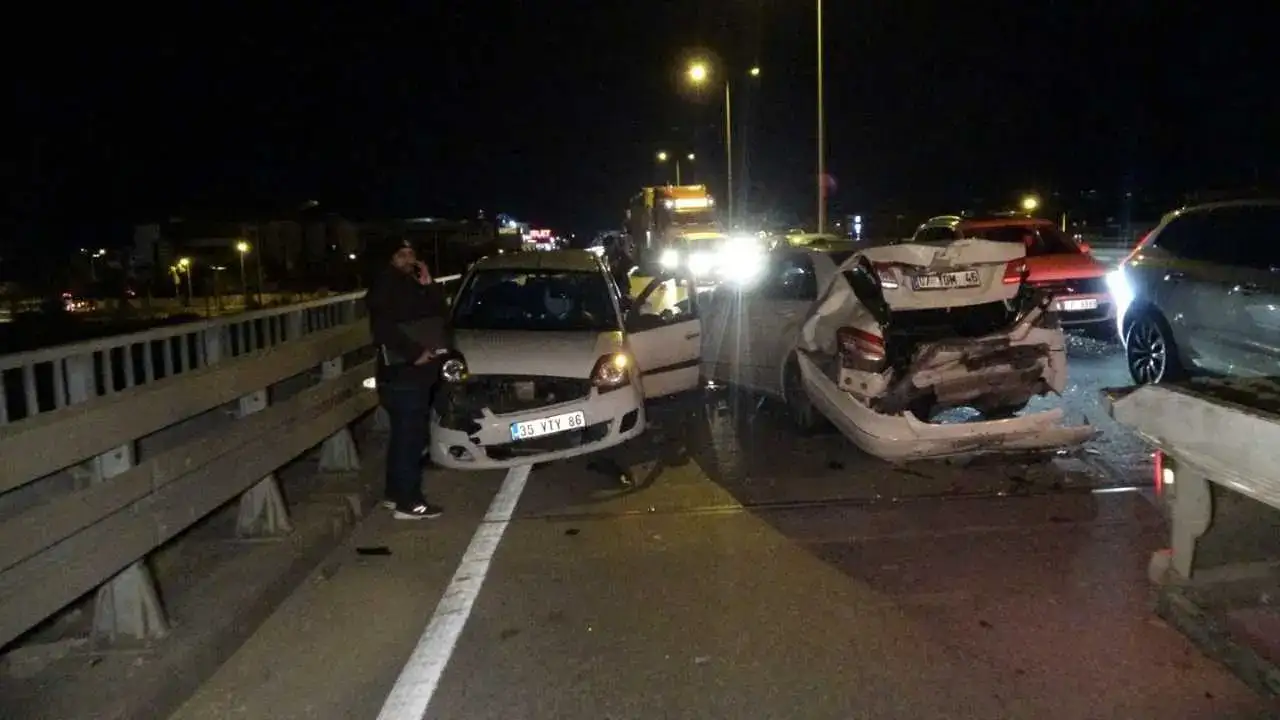 Manavgat’ta Zincirleme Kaza Trafiği Kilitledi! 2 Yaralı 1